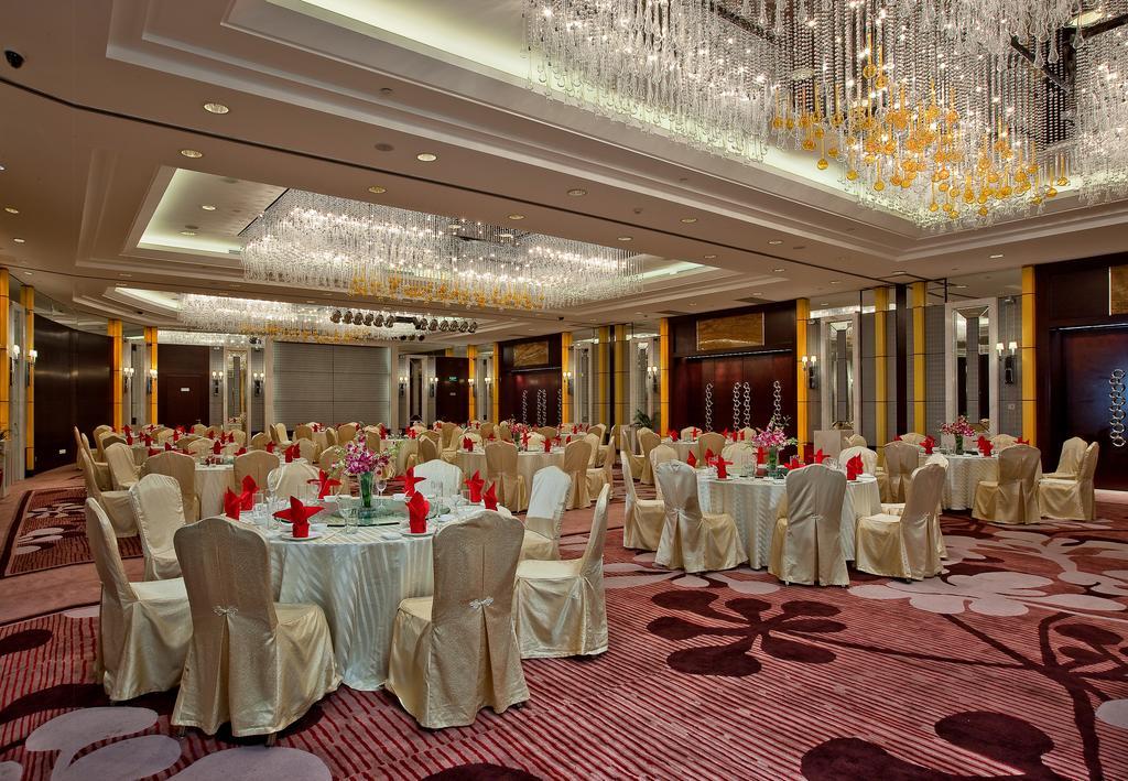 Chongqing Oriental Hotel Exterior photo