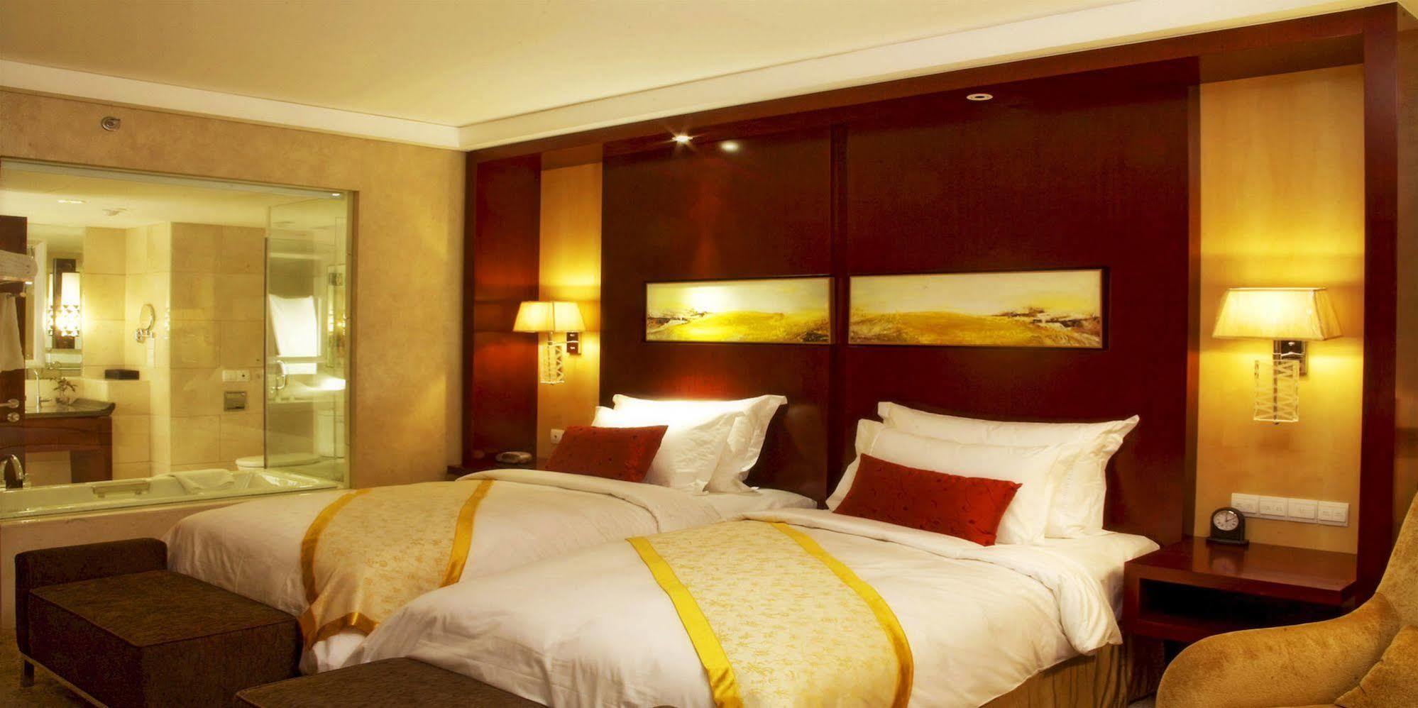 Chongqing Oriental Hotel Exterior photo