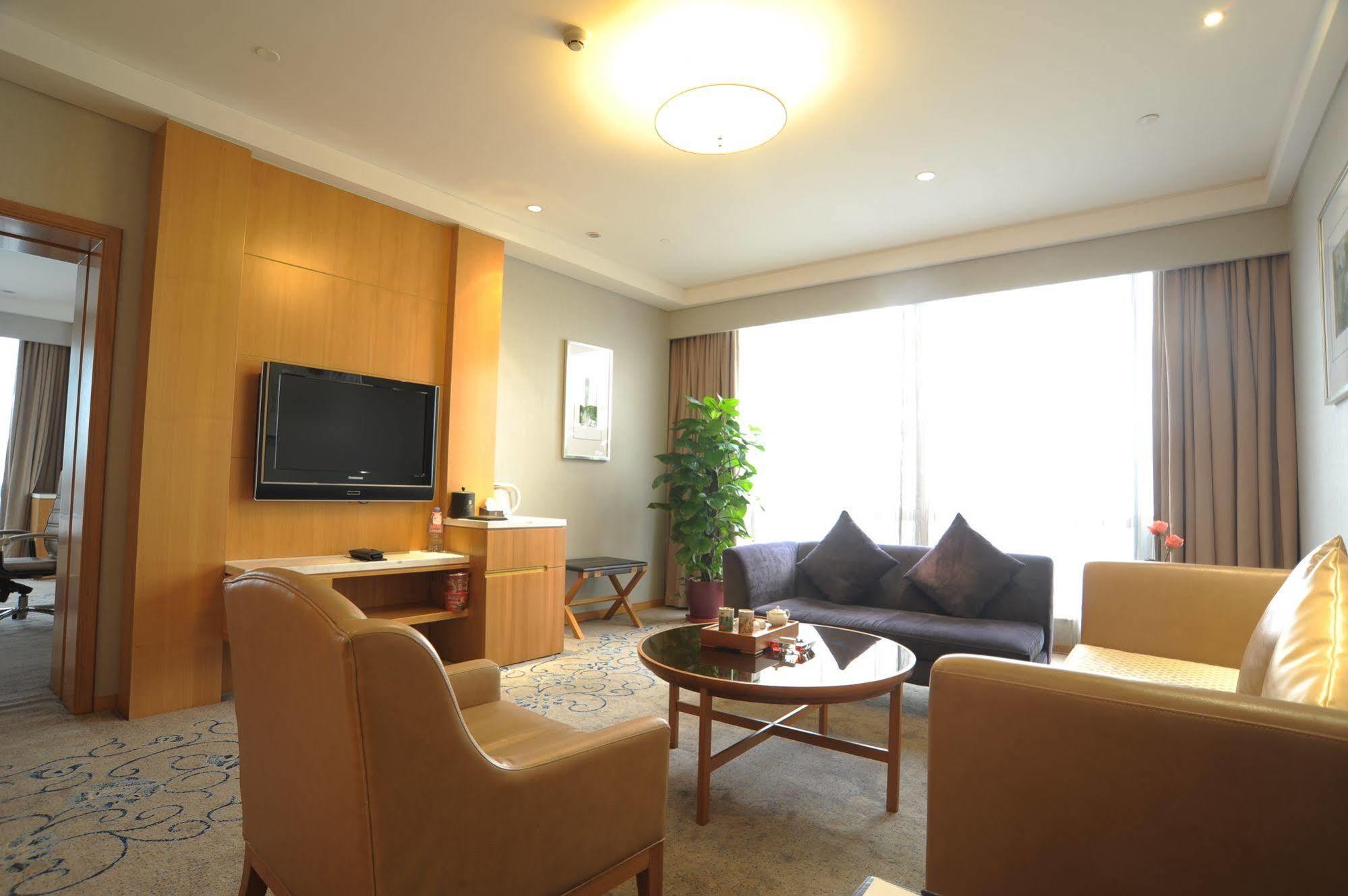 Chongqing Oriental Hotel Exterior photo
